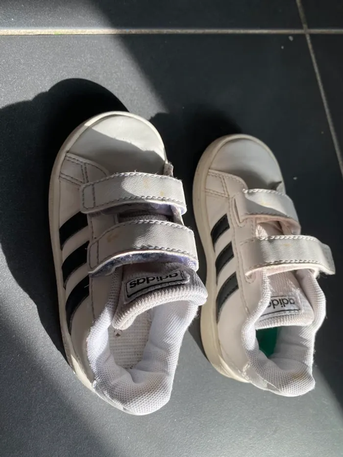 Baskets Adidas taille 24 - photo numéro 3