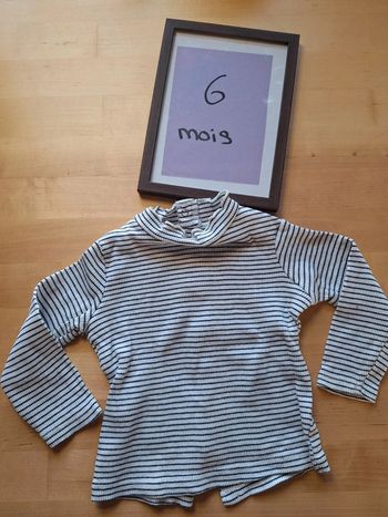 T-shirt manches longues pour fille taille 6 mois Marque Kiabi Très bon état