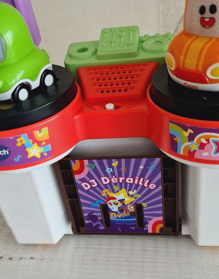 Train dj déraille - photo numéro 5