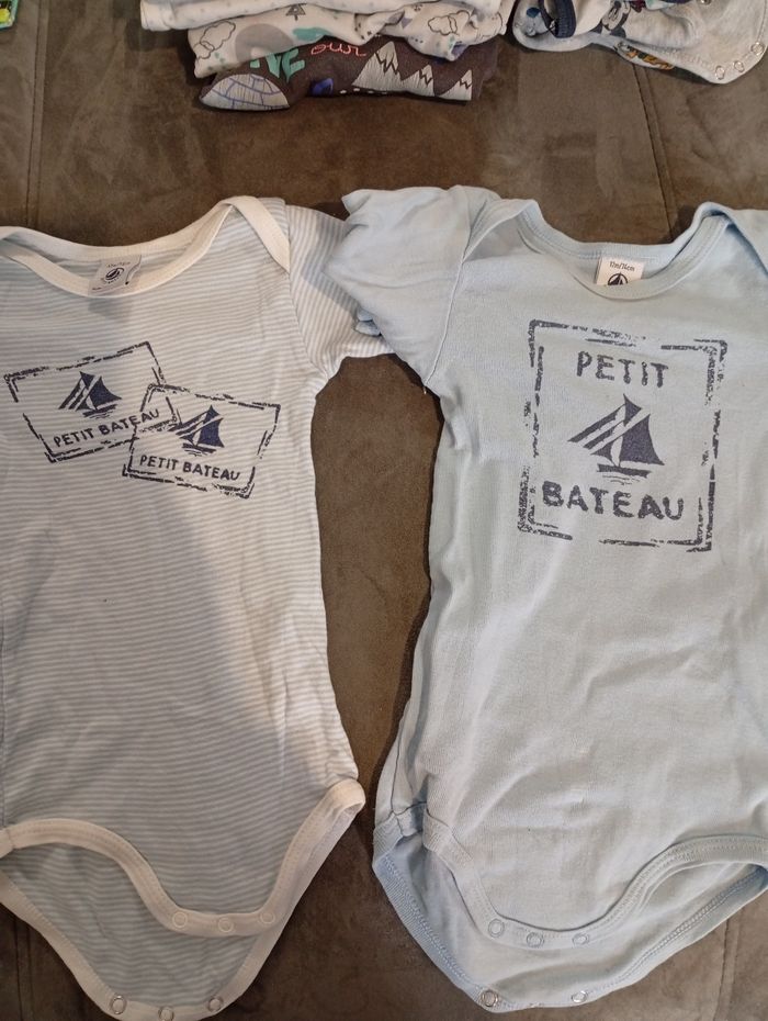 Lot bodies 12 mois - photo numéro 7