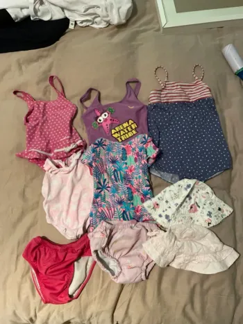 Gros lot maillots de bains fille de naissance a 4ans