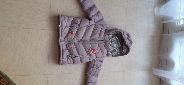 Un manteau de fille très bon état taille 3ans