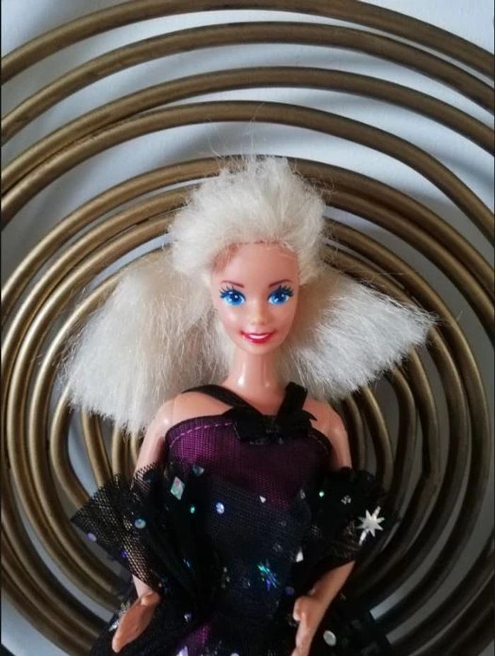 Barbie vintage et sa robe de soirée - photo numéro 2