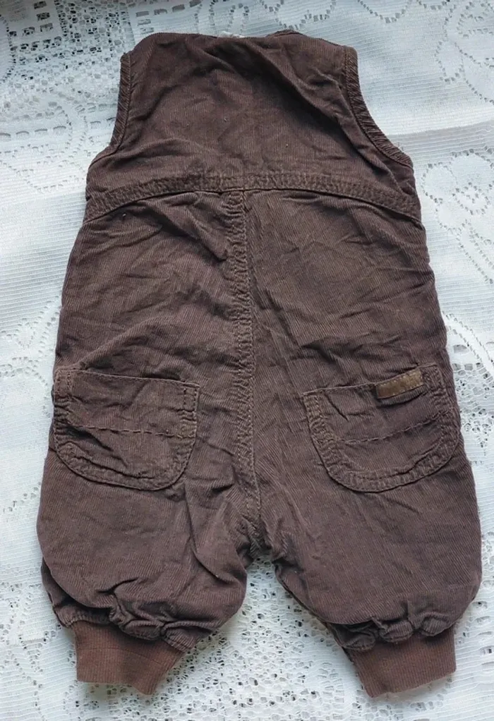 Salopette bébé en velours- super pratique et mignonne, H&M, en très bon état, taille 0/1 mois - photo numéro 2
