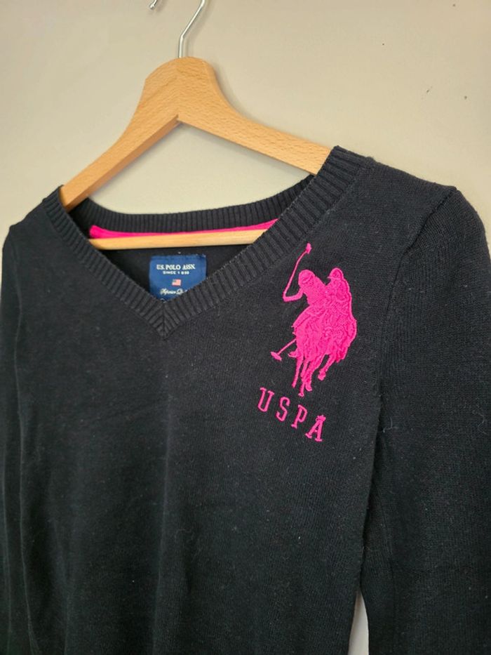 Pull col V noir U.S. Polo Assn femme S – Logo rose brodé style chic casual - photo numéro 3