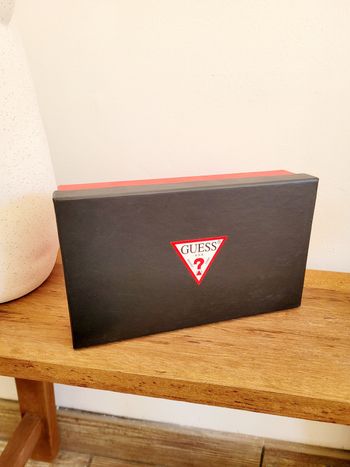 Petite boîte Guess