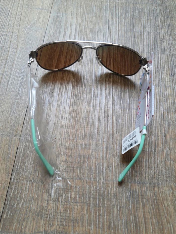Lunettes de soleil enfant verre bleu métal fleur
indice 3
neuf Claire's - photo numéro 3
