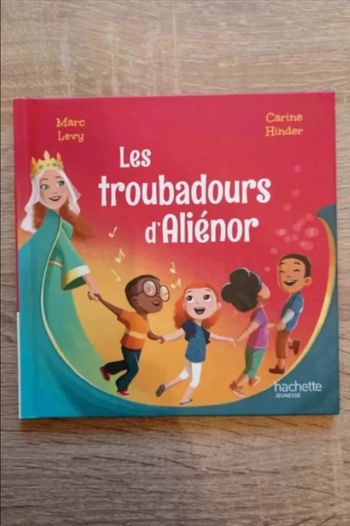 livre les troubadours d'aliénor Marc levy hachette mac donald