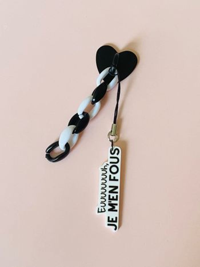 Attache Strap Phone Coeur noir et blanc