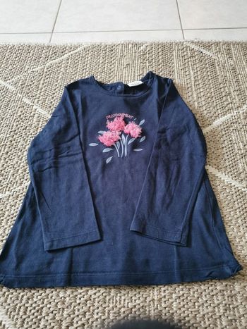 Tee-shirt bleu détails fleurs