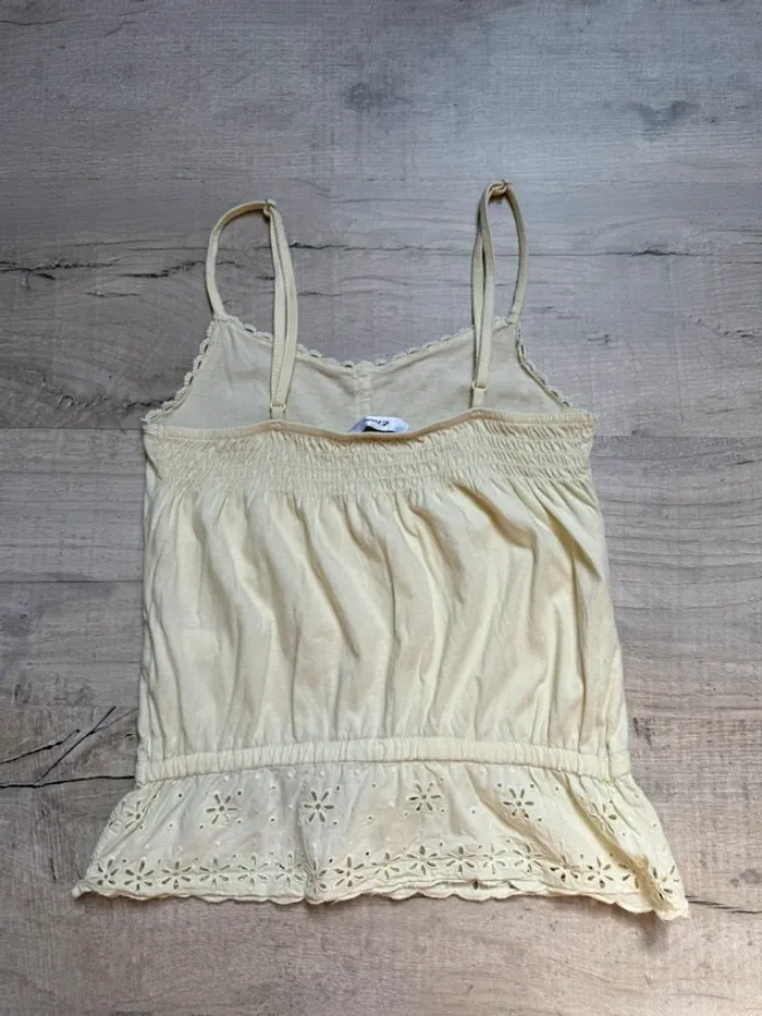 Débardeur jaune pastel à fines bretelles – Détails brodés - photo numéro 2