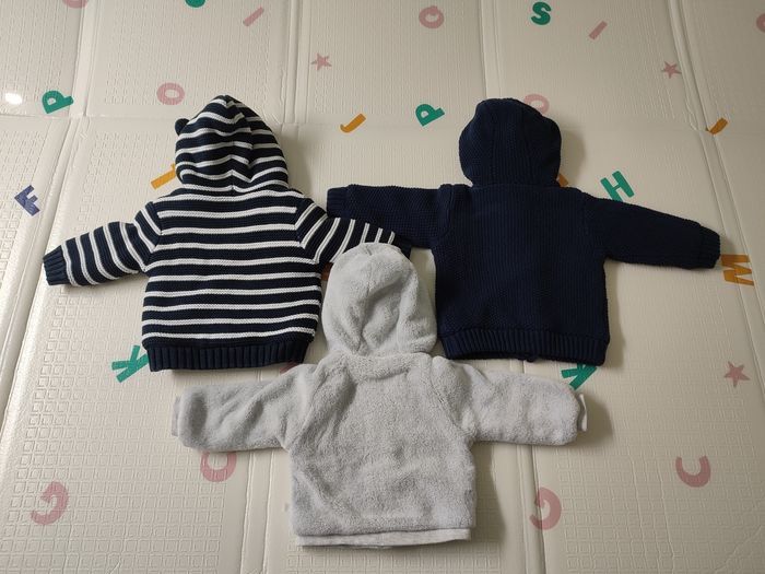 Lot gilets 3 mois en excellent état - photo numéro 2