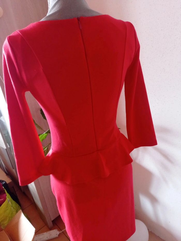 Robe rouge à volants - photo numéro 4