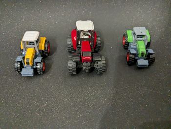 Lot de 3 petits tracteurs miniatures