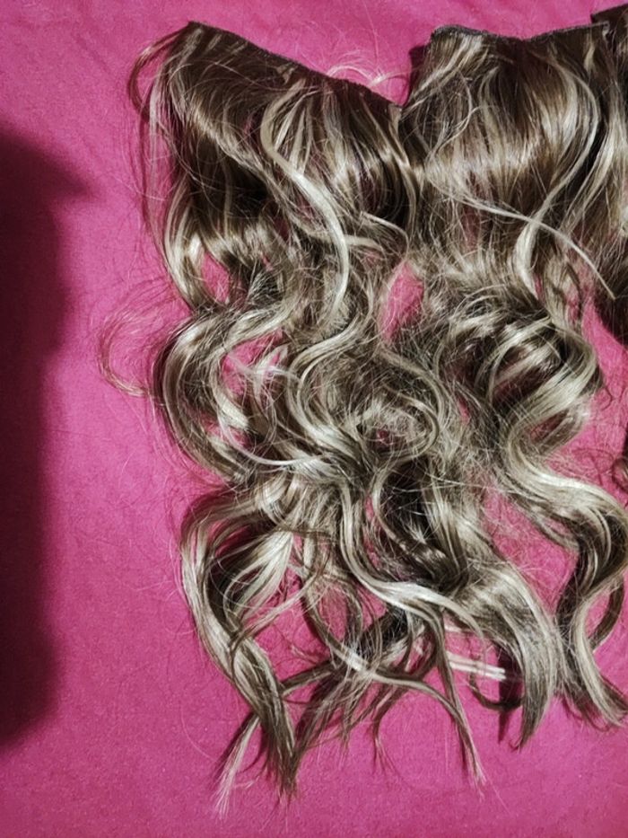 Rajout cheveux ombrés bouclés - photo numéro 3