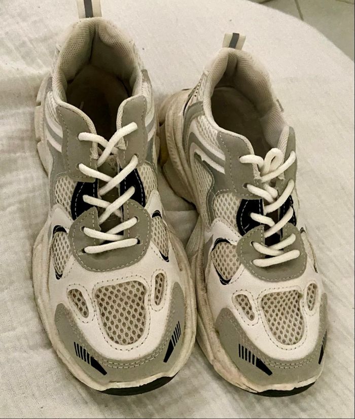 Paire de basket blanche noir grise 35/36