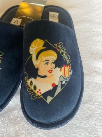 Chaussons femme NEUF disney princess édition limitée - cendrillon - neuf taille \bm{\text{37}} - pièce unique