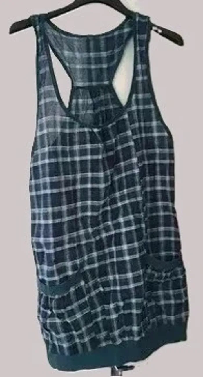 💚 Haut Femme avec Poches – Taille M – Très Bon État