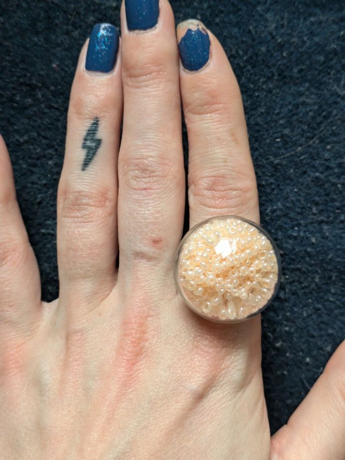 Grosse bague en verre style pylônes