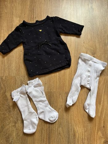 Robe, collants et grandes chaussettes 1 mois