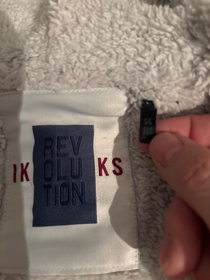 Vends gilet avec capuche ikks 6 ans fourre Sherpa - photo numéro 3