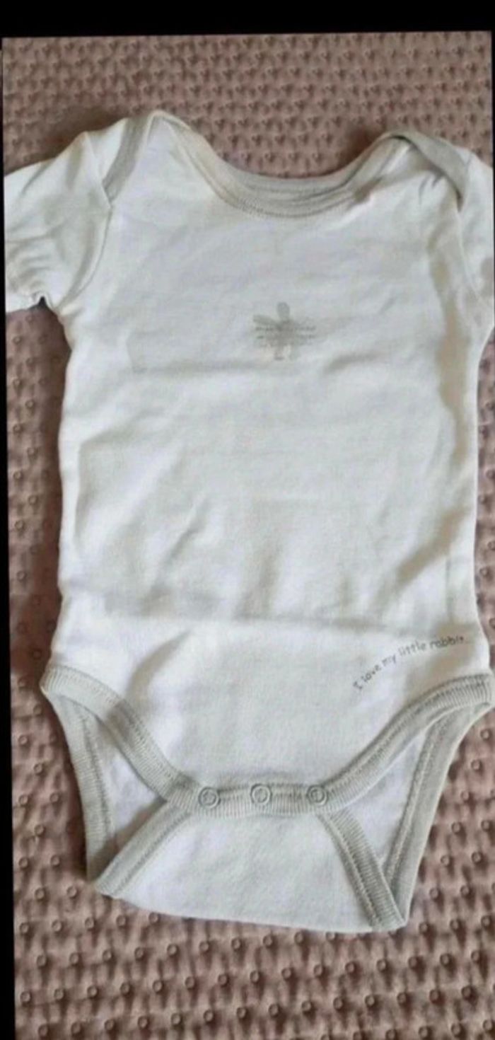 Lot 2  bodies  blanc fille  3  mois - photo numéro 4