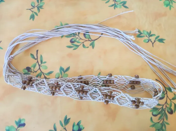 Ceinture en perle marron et broderie