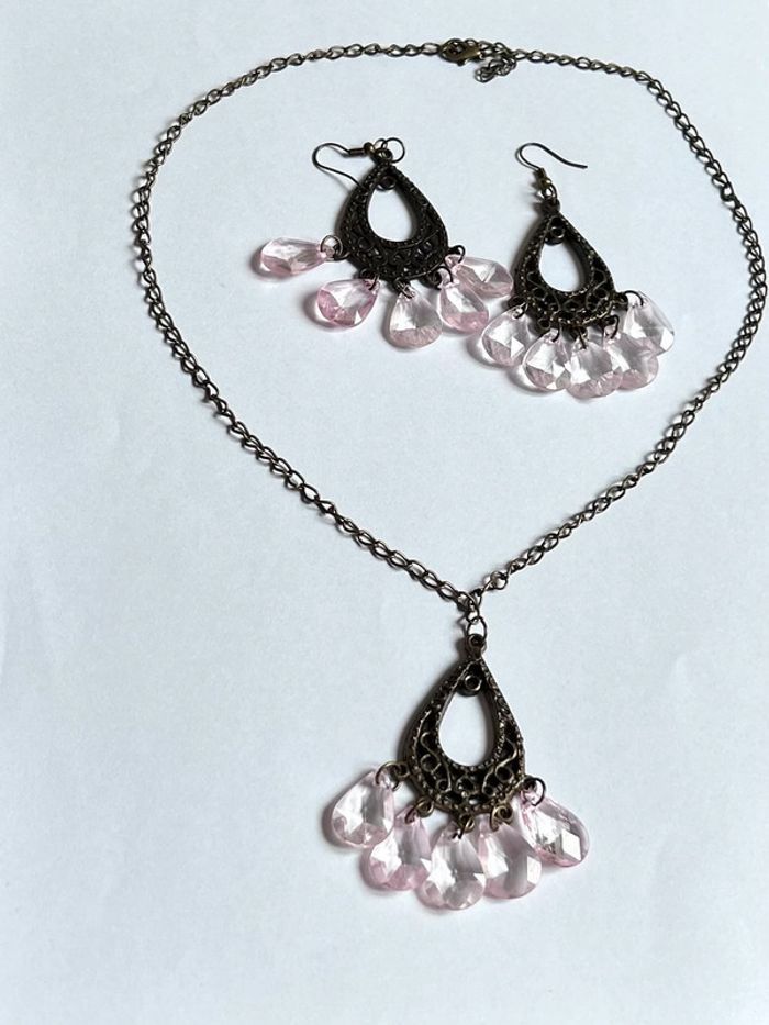 Neufs ensemble collier/ Boucles d’oreilles style quartz rose - photo numéro 1