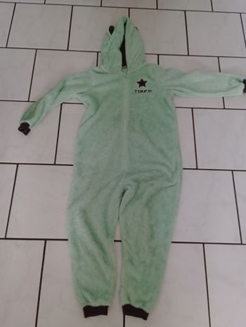 Pyjama une pièce 8/10