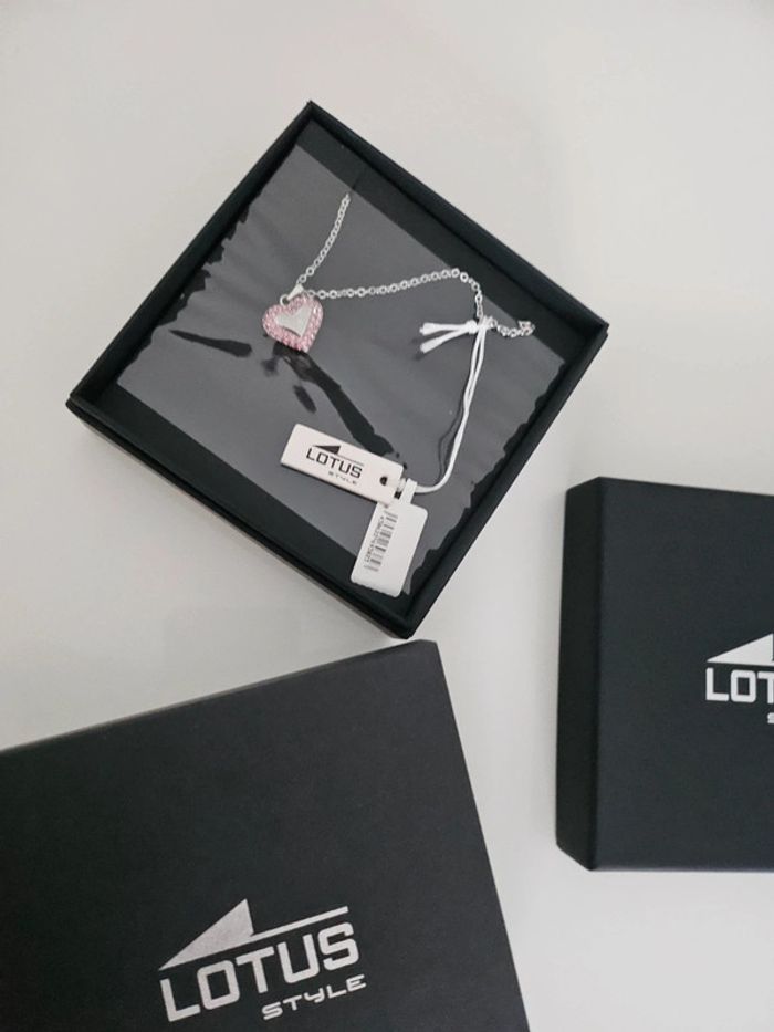Collier lotus