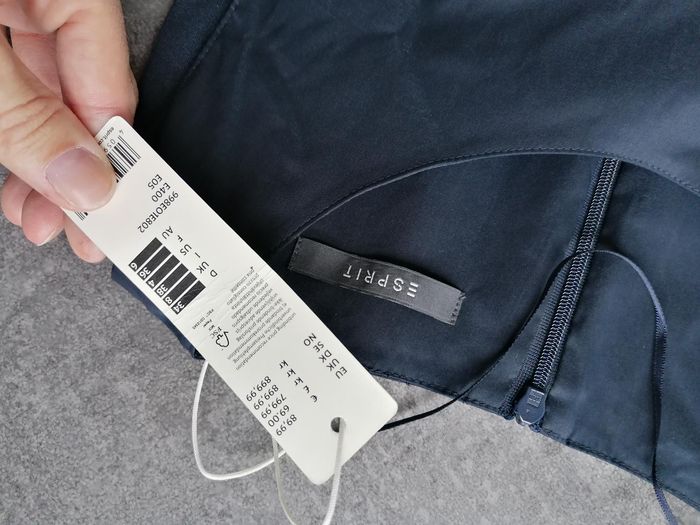 Robe ceintrée neuve Esprit taille 36. Neuf Bleu marine. - photo numéro 2