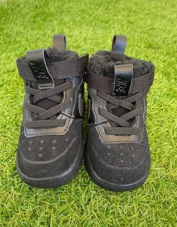 Baskets montantes nike taille 19,50