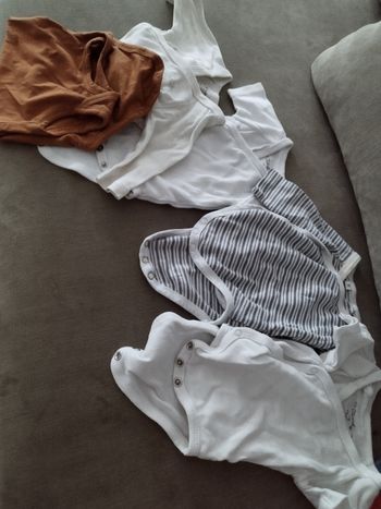 Lot de 5 bodies 1 mois