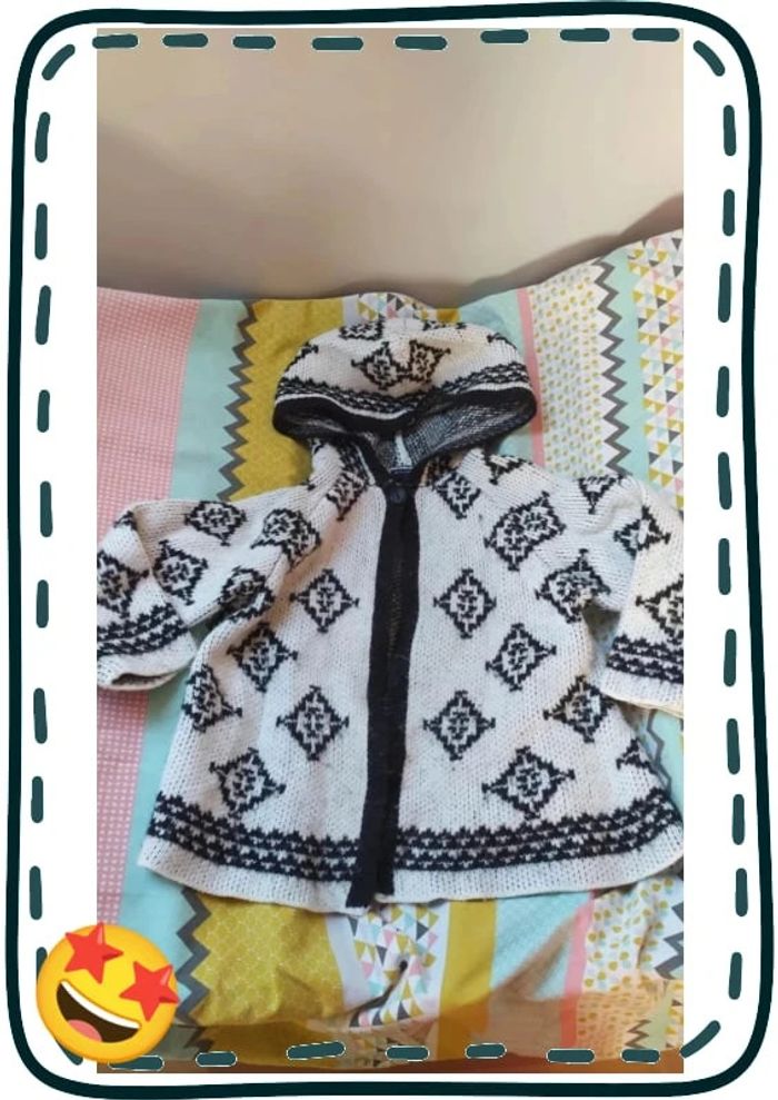 Veste chaude motifs ethniques noir et blanche 24 mois