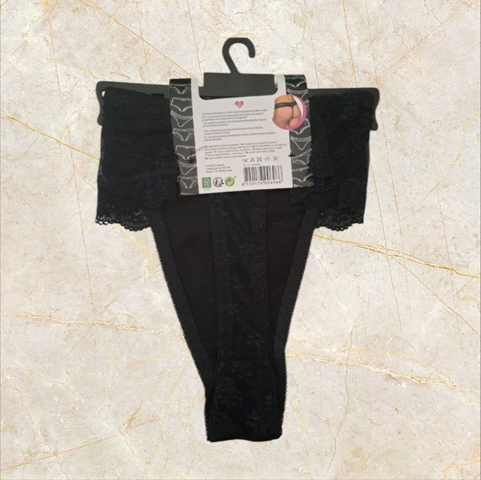 String Noir taille XL étiqueté - photo numéro 2