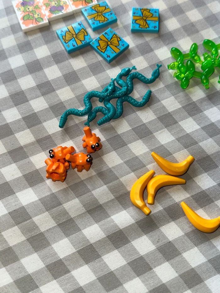 32 Accessoires pour figurines Lego, jamais joué ou exposé - photo numéro 2