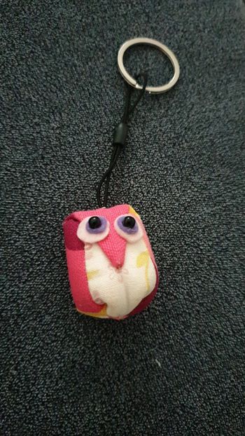 Porte clés rose jaune hibou chouette en tissu