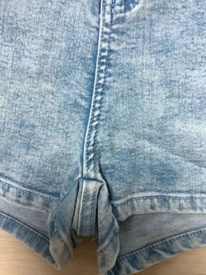 Short Neuf Jennyfer taille 34 - photo numéro 3