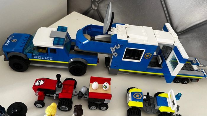 Lego City 60315 le camion de commandement mobile de la police - photo numéro 4