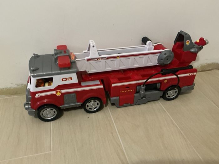 Grand camion de pompier marcus pat patrouille / paw patrol