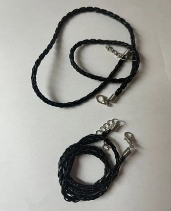 Deux cordons noirs colliers neuf