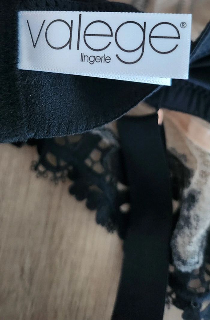 Soutiens-gorge corbeille dentelle beige et noir taille 90G Valège - photo numéro 4