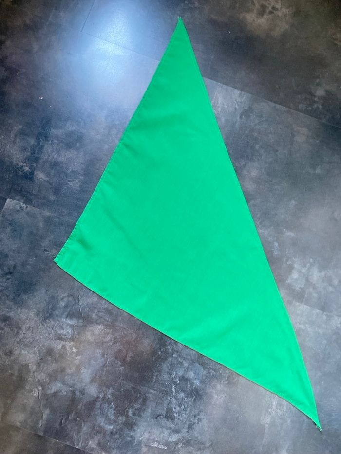 Foulard ou fichu vert 90 x 62 cm Bandana sol's