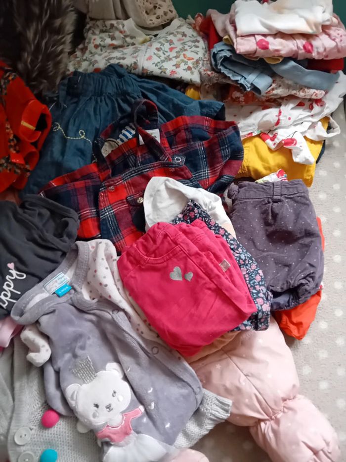 Lot de 20 vêtements fille 1.3.6.9 et 12 mois