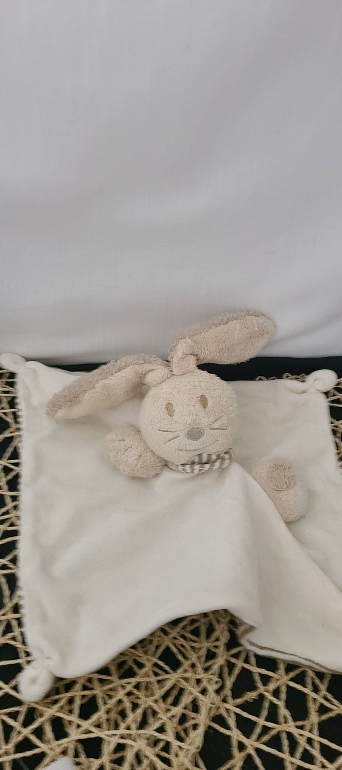 Doudou plat lapin NATURE ET DECOUVERTES beige marron rayures