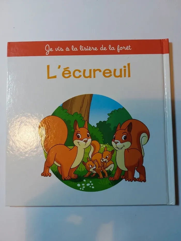 Livre enfant Je vis à la lisière de la forêt- L'ecureuil - photo numéro 2