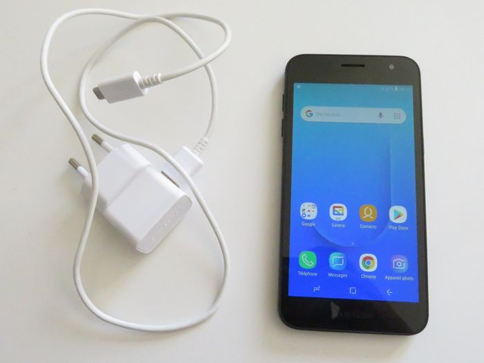 Téléphone Samsung J2 core noir - 16 Go