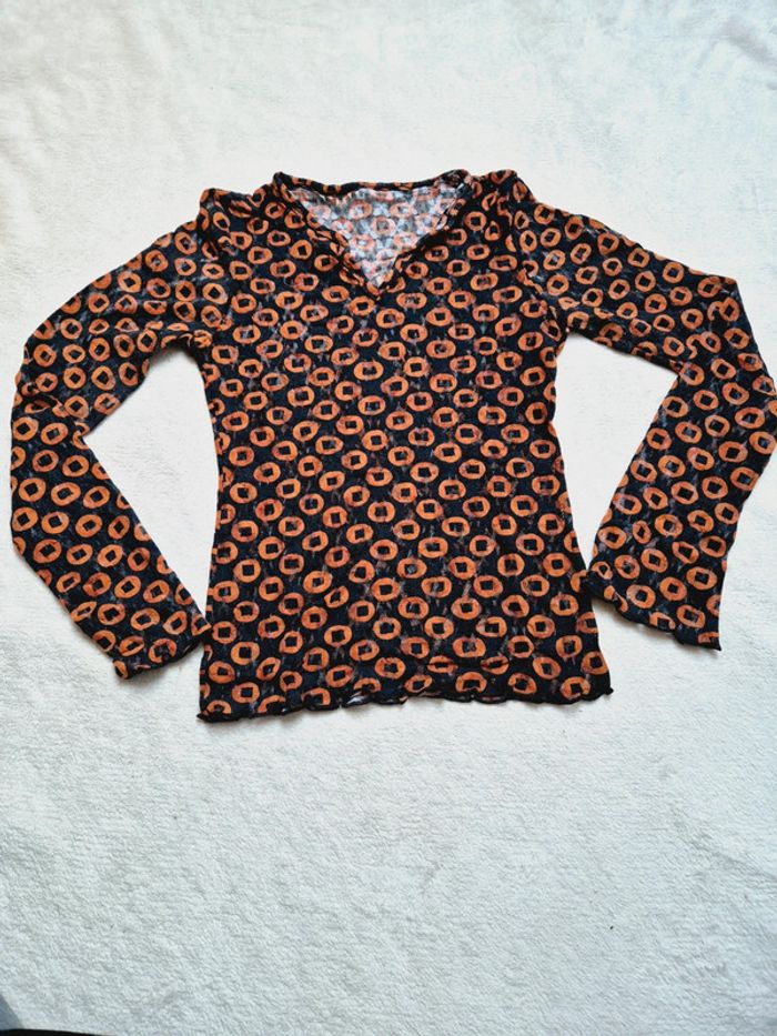 Joli haut marron et noir motifs géométriques