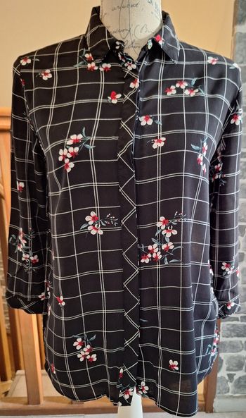 Chemise fleurie noire à carreaux blancs
