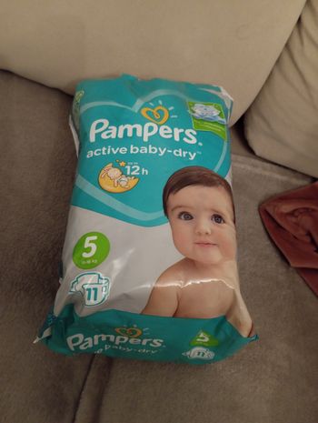 Paquet de 11 couches  Pampers taille 5